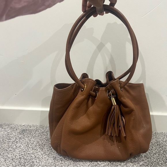 Michael Kors Astor Ring Large Tote Handbag Brown Pebbled Leather Gold Hardware - Picture 2 of 13